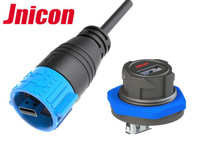Un tipo conectores USB clasificados del IP masculinos a la resistencia ...